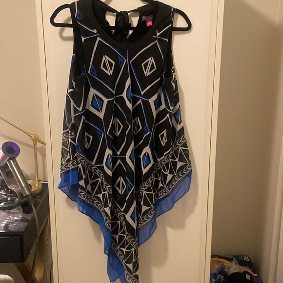 Vince Camuto Tops - Vince Camuto flowy dressy top